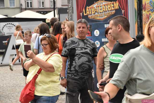 [FOTO] Zabytkowe pojazdy zawitały na ząbkowicki rynek w ostatni dzień rajdu Tylko dla Zuchwałych