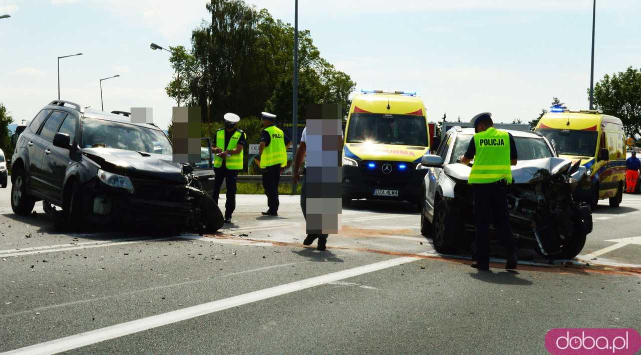 Wypadek na ósemce w Ząbkowicach Śląskich. Dwa śmigłowce LPR w akcji