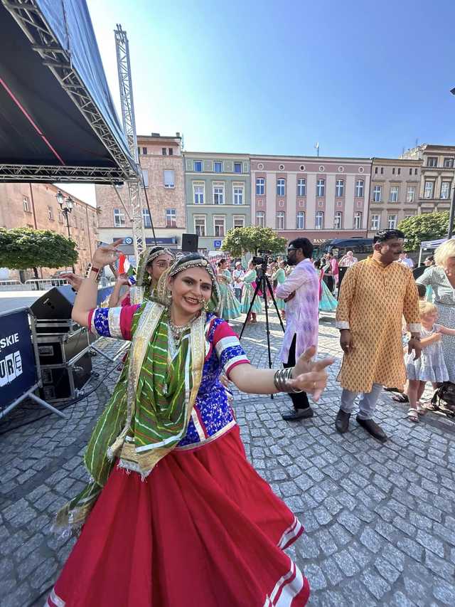  Hinduski taniec i muzyka na ząbkowickim rynku