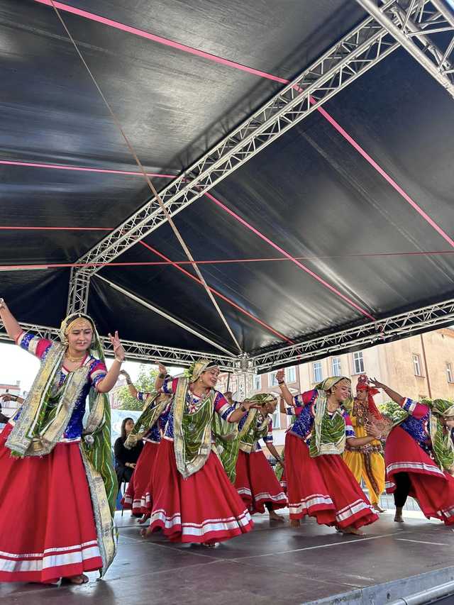  Hinduski taniec i muzyka na ząbkowickim rynku
