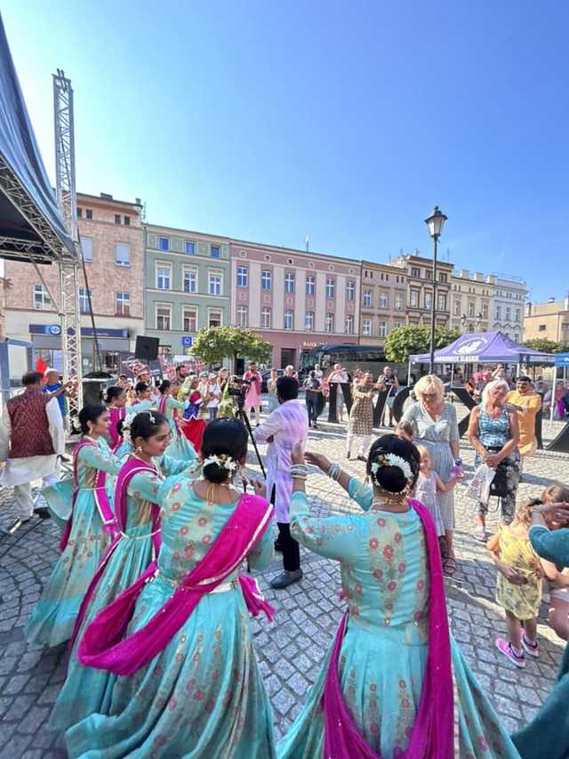  Hinduski taniec i muzyka na ząbkowickim rynku