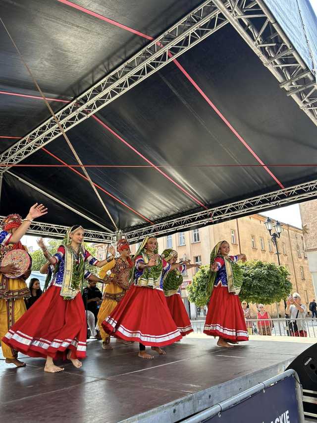  Hinduski taniec i muzyka na ząbkowickim rynku