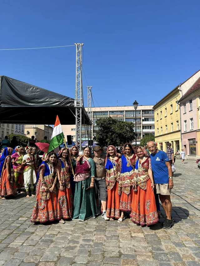  Hinduski taniec i muzyka na ząbkowickim rynku