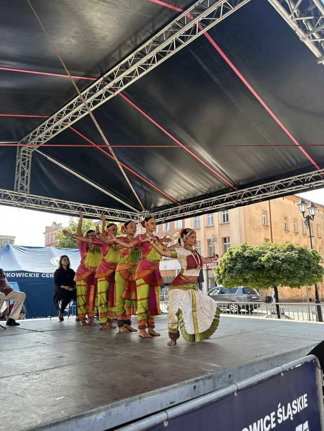  Hinduski taniec i muzyka na ząbkowickim rynku