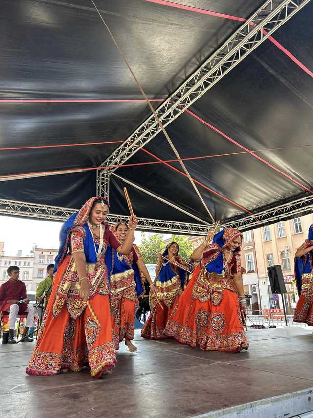  Hinduski taniec i muzyka na ząbkowickim rynku