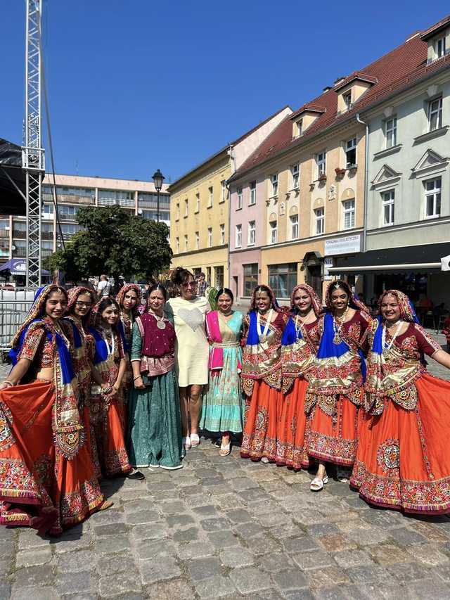  Hinduski taniec i muzyka na ząbkowickim rynku