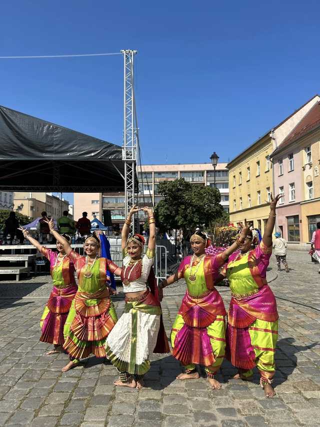  Hinduski taniec i muzyka na ząbkowickim rynku