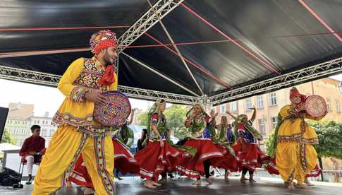  Hinduski taniec i muzyka na ząbkowickim rynku