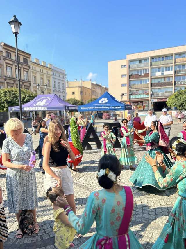  Hinduski taniec i muzyka na ząbkowickim rynku