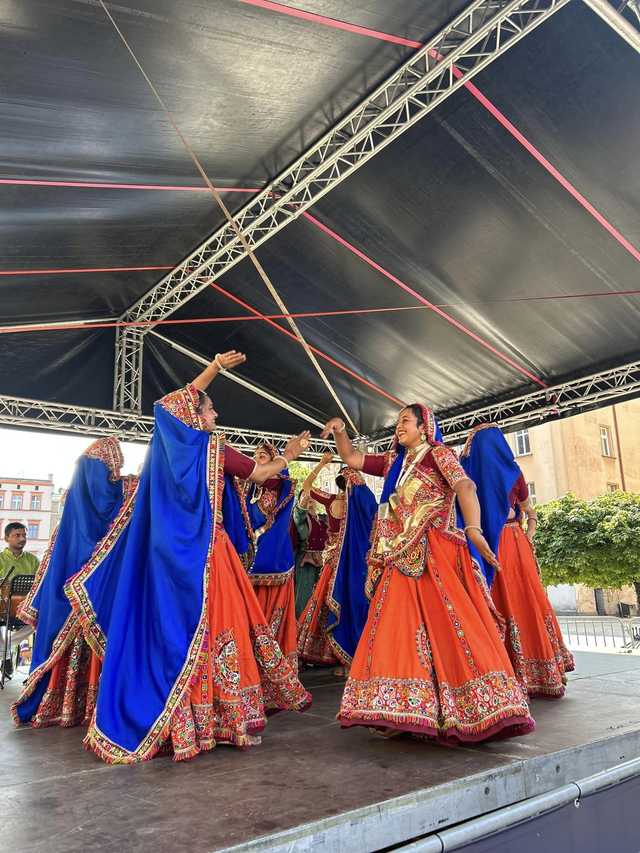  Hinduski taniec i muzyka na ząbkowickim rynku