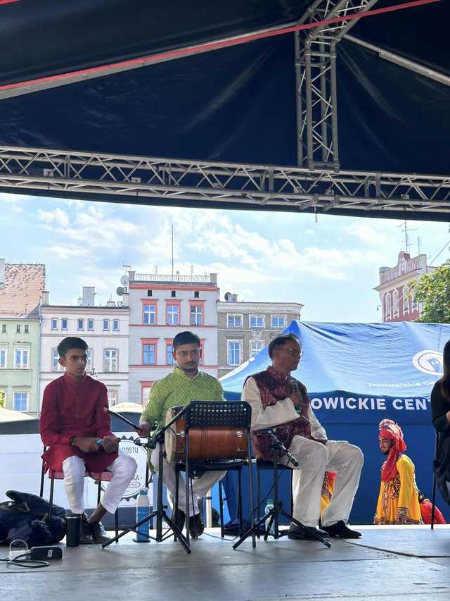  Hinduski taniec i muzyka na ząbkowickim rynku