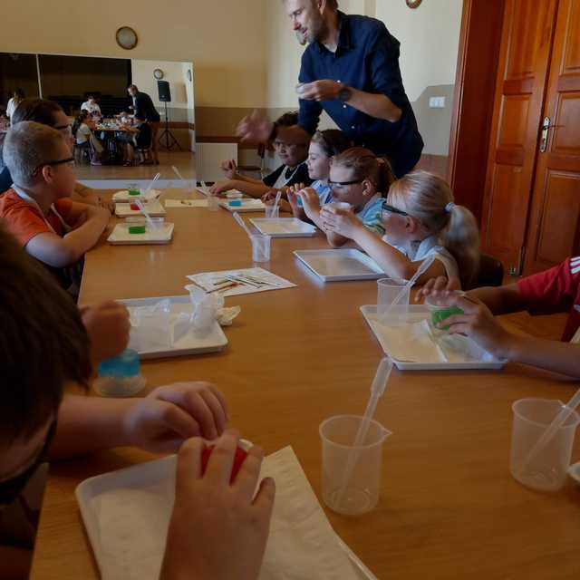 Warsztaty edukacyjne z polimerami w Kamieńcu Ząbkowickim 