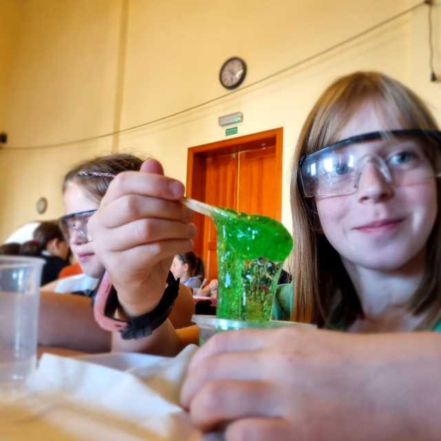 Warsztaty edukacyjne z polimerami w Kamieńcu Ząbkowickim 