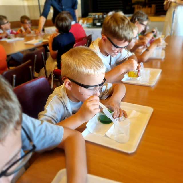 Warsztaty edukacyjne z polimerami w Kamieńcu Ząbkowickim 