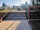 Dwa przedszkola w jednym budynku, nowy parking przed Małą Jedynką w Kamieńcu Ząbkowickim
