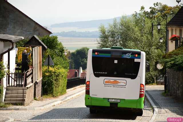[FOTO] Autobusy Stoszowickiej Komunikacji Autobusowej już wożą mieszkańców gminy