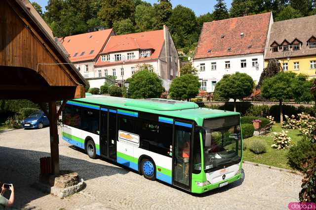 [FOTO] Autobusy Stoszowickiej Komunikacji Autobusowej już wożą mieszkańców gminy