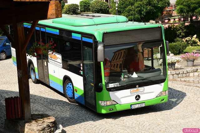 [FOTO] Autobusy Stoszowickiej Komunikacji Autobusowej już wożą mieszkańców gminy