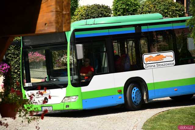 [FOTO] Autobusy Stoszowickiej Komunikacji Autobusowej już wożą mieszkańców gminy