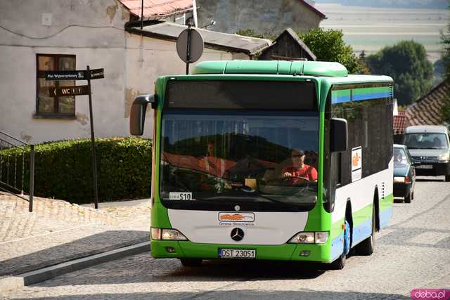 [FOTO] Autobusy Stoszowickiej Komunikacji Autobusowej już wożą mieszkańców gminy