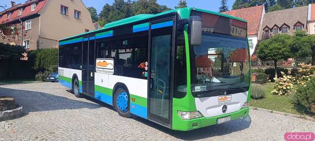 [FOTO] Autobusy Stoszowickiej Komunikacji Autobusowej już wożą mieszkańców gminy