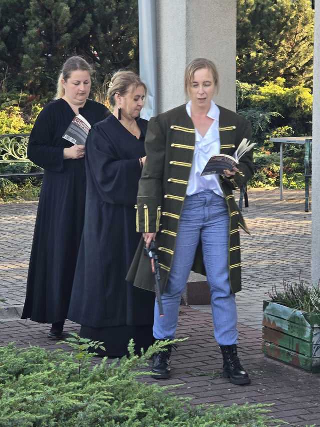[FOTO] Narodowe Czytanie w Janowcu w wykonaniu Teatru LAJT