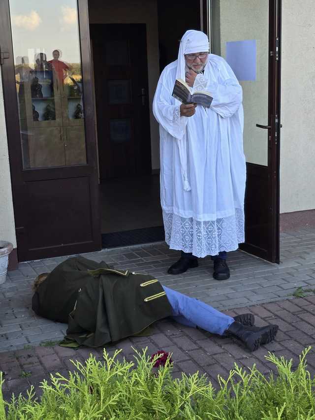 [FOTO] Narodowe Czytanie w Janowcu w wykonaniu Teatru LAJT