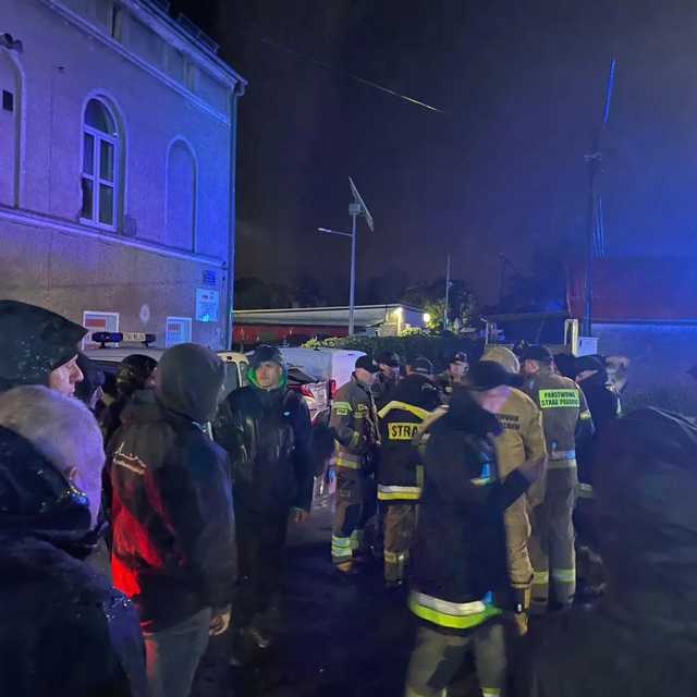 Wzrost poziomu wód w Jadkowej i Budzówce, ewakuacje w Olbrachcicach i zalane drogi. Ciężka noc w Ząbkowicach Śląskich