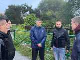 Wzrost poziomu wód w Jadkowej i Budzówce, ewakuacje w Olbrachcicach i zalane drogi. Ciężka noc w Ząbkowicach Śląskich