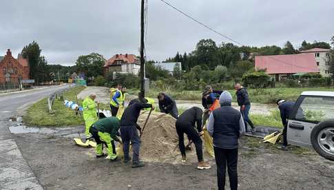 Podnoszący się poziom wód i przerwy w dostawie prądu w Gminie Ziębice