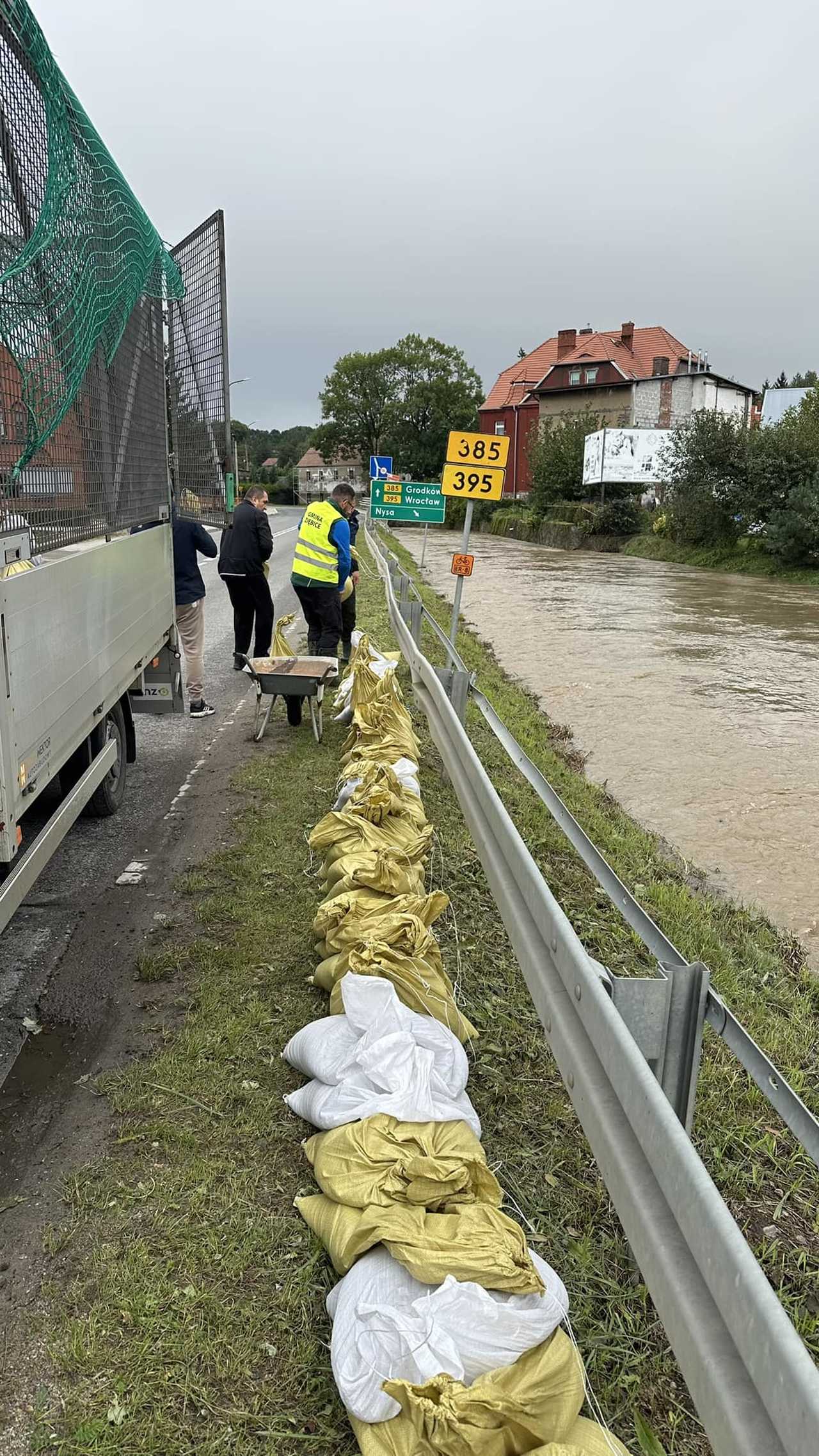 Podnoszący się poziom wód i przerwy w dostawie prądu w Gminie Ziębice