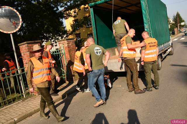 [FOTO, WIDEO] Łącząc siły dla powodzian, czyli akcja pomocowa Myśliwi Razem w Kamieńcu Ząbkowickim