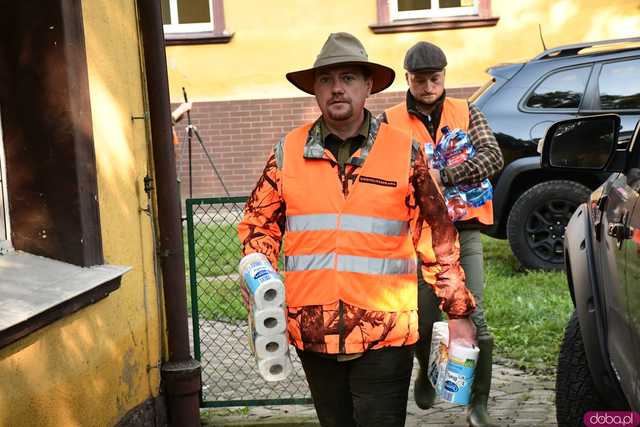 [FOTO, WIDEO] Łącząc siły dla powodzian, czyli akcja pomocowa Myśliwi Razem w Kamieńcu Ząbkowickim