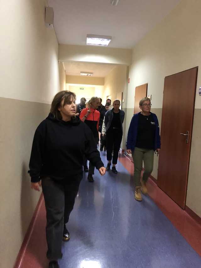 Ministra Edukacji Narodowej odwiedziła Zespół Szkolno-Przedszkolny im. KEN w Bardzie