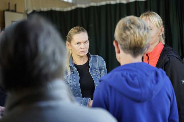 Ministra Edukacji Narodowej odwiedziła Zespół Szkolno-Przedszkolny im. KEN w Bardzie