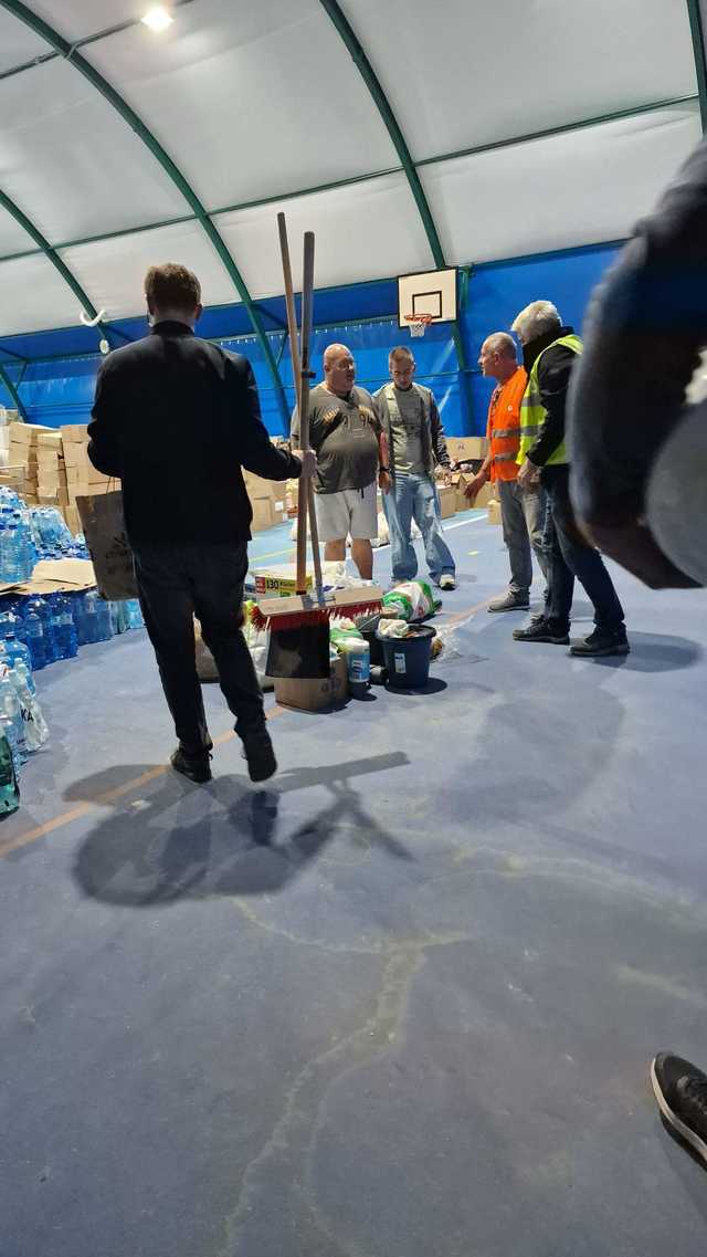 [FOTO] Gmina Stoszowice wspiera mieszkańców i sąsiadów dotkniętych powodzią
