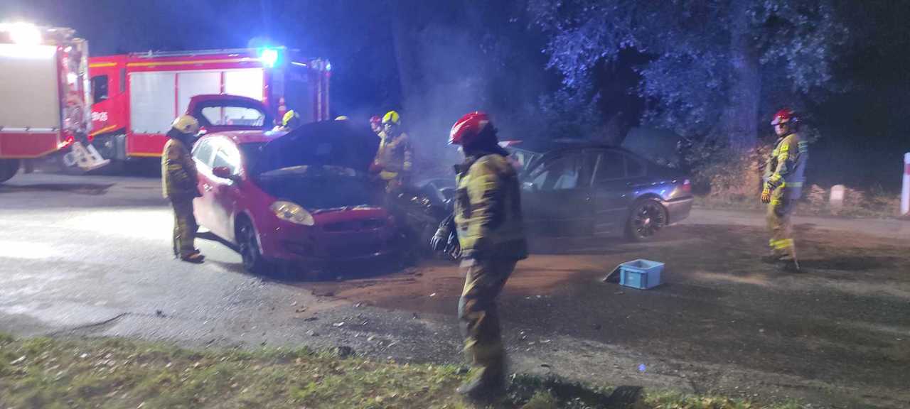 [FOTO] Zderzenie dwóch samochodów osobowych w Kamieńcu Ząbkowickim. Na miejscu ruch wahadłowy