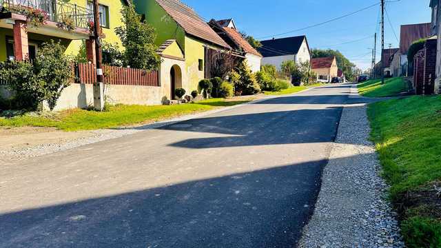 [FOTO] Nowa droga w Raczycach oddana do użytku – zakończono kolejną inwestycję