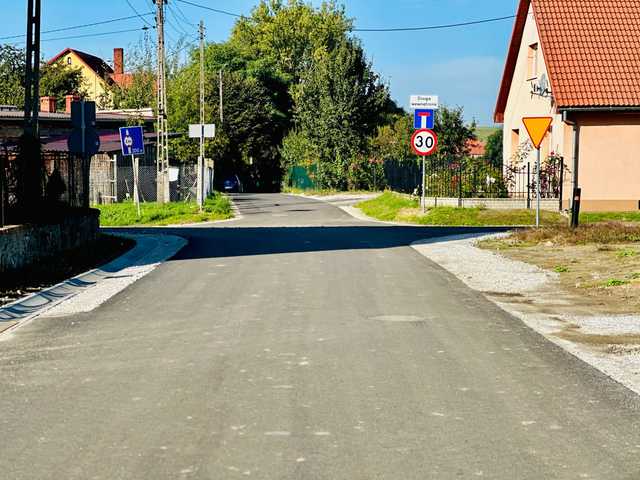 [FOTO] Nowa droga w Raczycach oddana do użytku – zakończono kolejną inwestycję