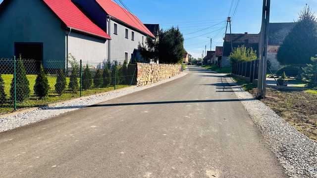 [FOTO] Nowa droga w Raczycach oddana do użytku – zakończono kolejną inwestycję