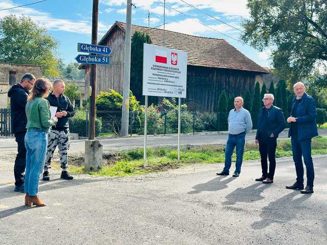 [FOTO] Odebrano nowe drogi w Głębokiej i Osinie Wielkiej
