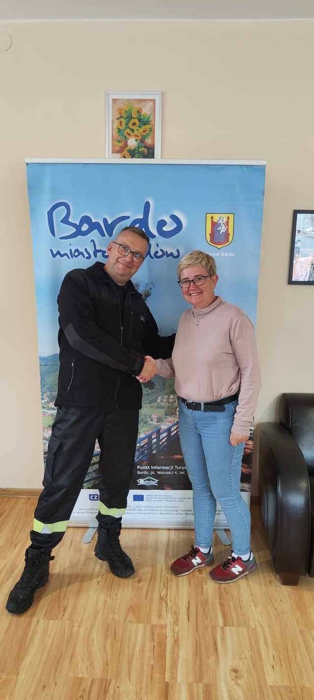 [FOTO] Wciąż docierają kolejne dostawy darów dla powodzian z Gminy Bardo