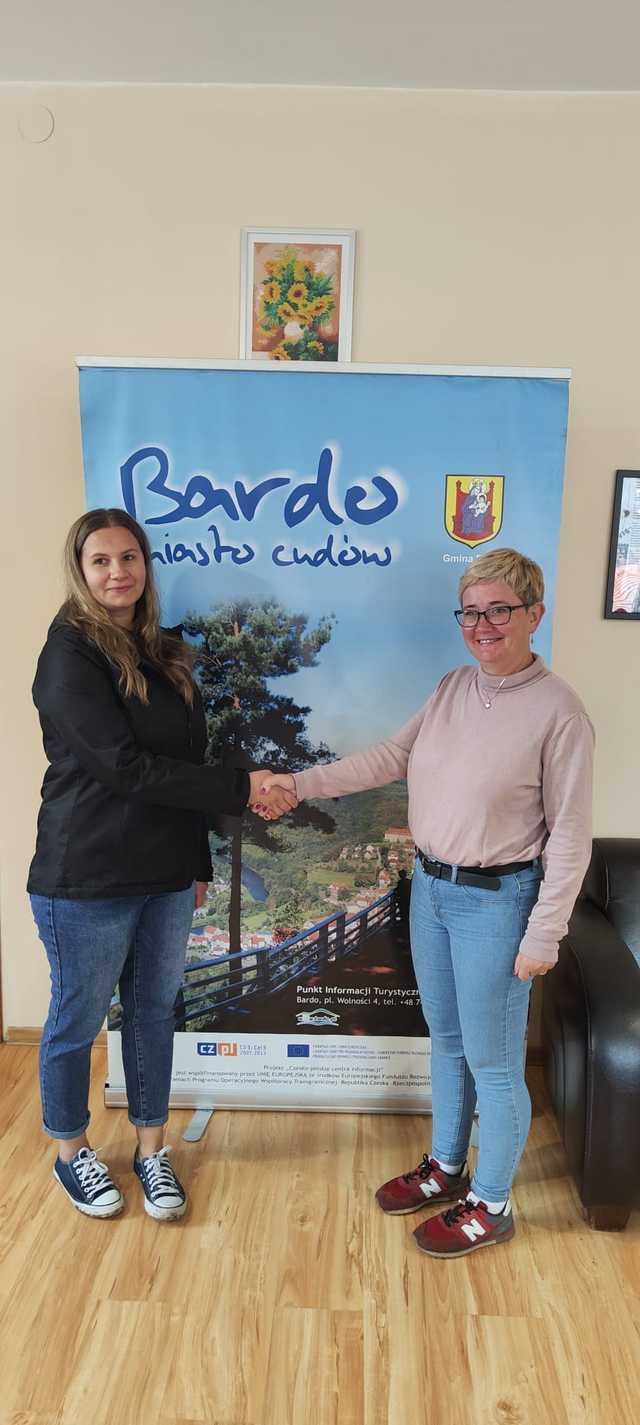 [FOTO] Wciąż docierają kolejne dostawy darów dla powodzian z Gminy Bardo