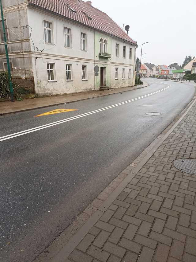 [FOTO] Kamieniec Ząbkowicki w walce o normalność – dezynfekcja cmentarza, porządkowanie miasta i wsparcie po powodzi