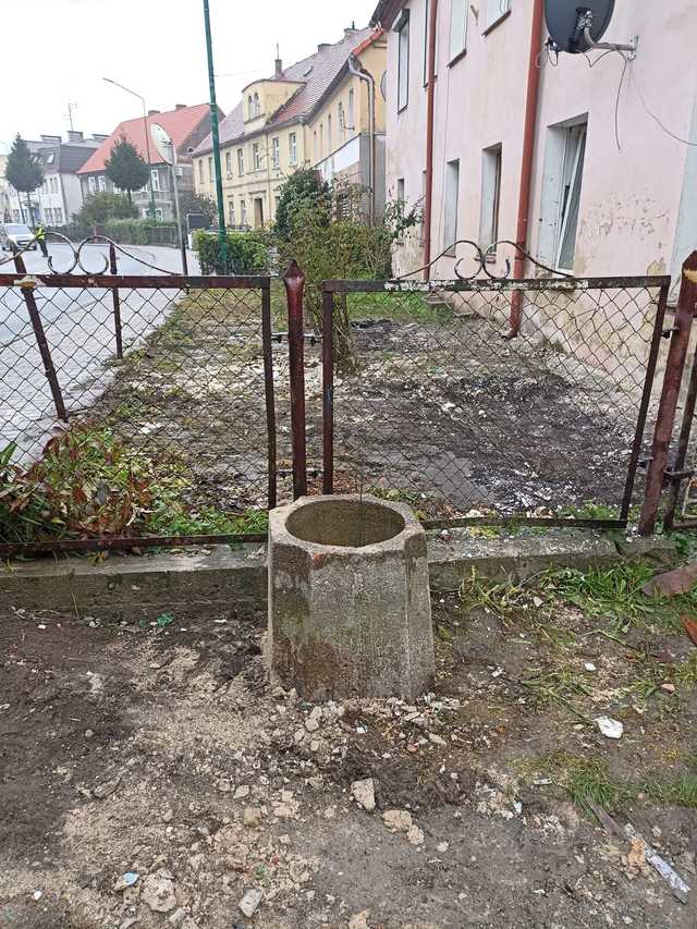 [FOTO] Kamieniec Ząbkowicki w walce o normalność – dezynfekcja cmentarza, porządkowanie miasta i wsparcie po powodzi
