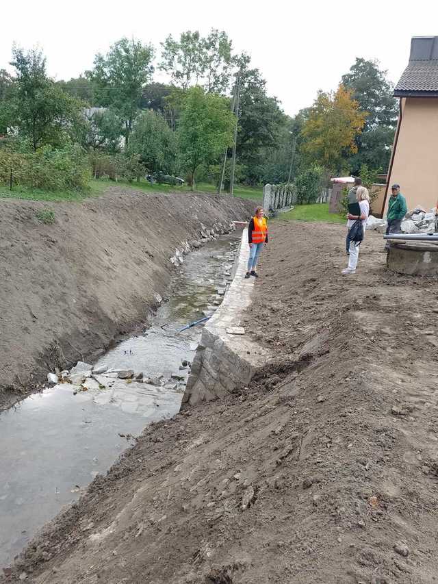 Inwestycja w bezpieczeństwo: Rów R-Piwoda w Przedborowej został oczyszczony i wzmocniony