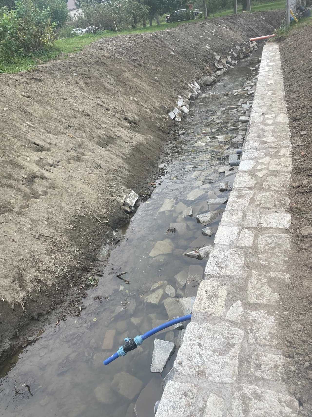 Inwestycja w bezpieczeństwo: Rów R-Piwoda w Przedborowej został oczyszczony i wzmocniony