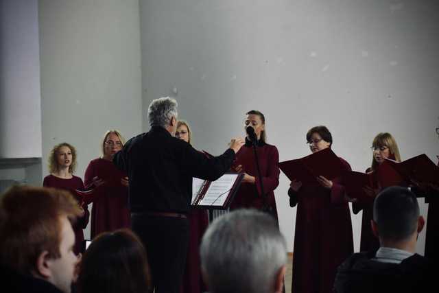 [FOTO] Muzyka prawosławna w dawnym kościele ewangelickim w Ziębicach – niezwykły koncert Gminnego Chóru Św. Jerzego