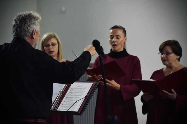 [FOTO] Muzyka prawosławna w dawnym kościele ewangelickim w Ziębicach – niezwykły koncert Gminnego Chóru Św. Jerzego