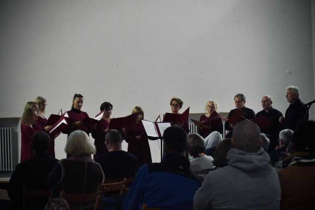 [FOTO] Muzyka prawosławna w dawnym kościele ewangelickim w Ziębicach – niezwykły koncert Gminnego Chóru Św. Jerzego